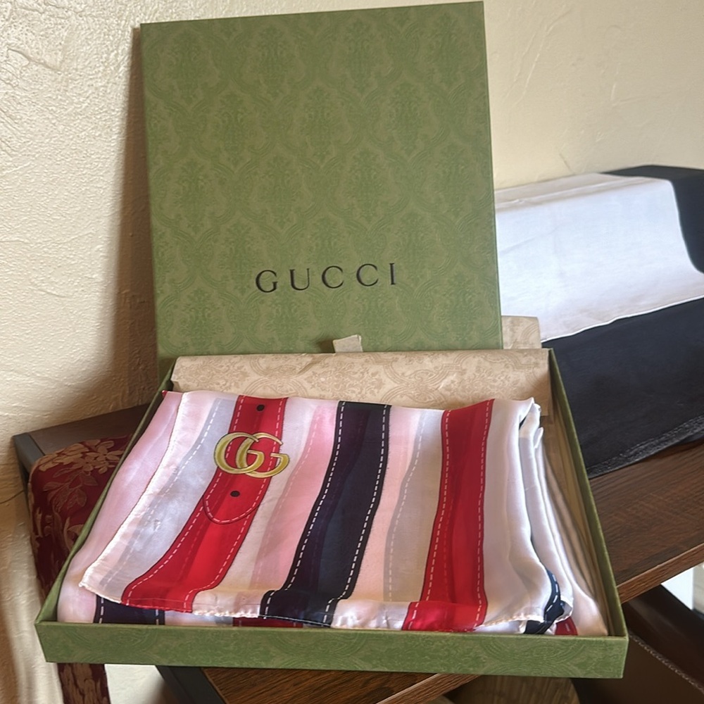 Gucci iconic Red&Blue silk scarf
